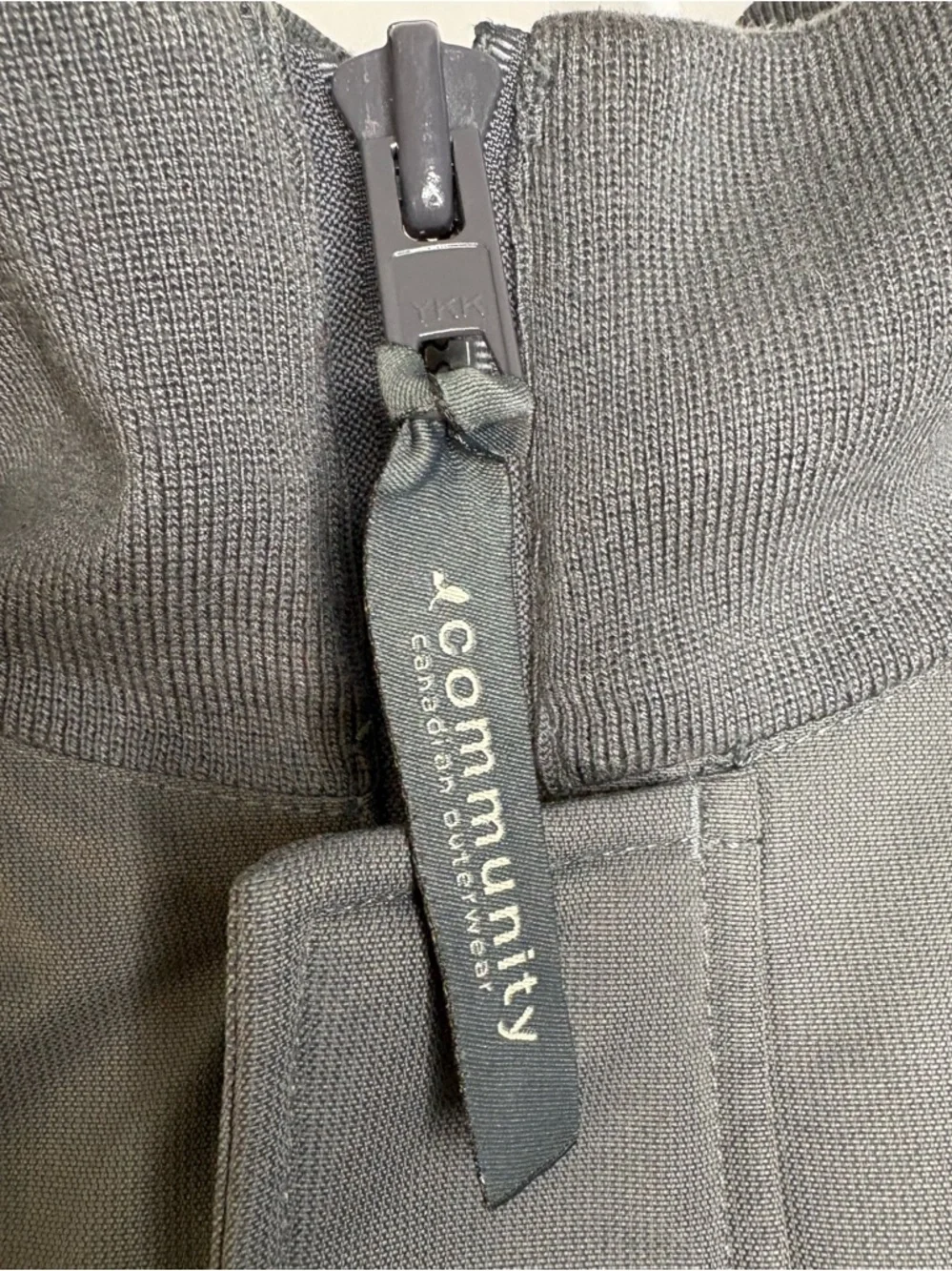 Community by Aritzia Duck Down Puffer Vest Faux Fur Hood Adjustable Waist Large - Picture 3 of 10